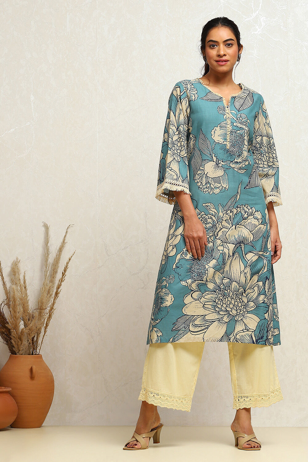Blue Cotton Floral Printed Straight Kurta image number 5