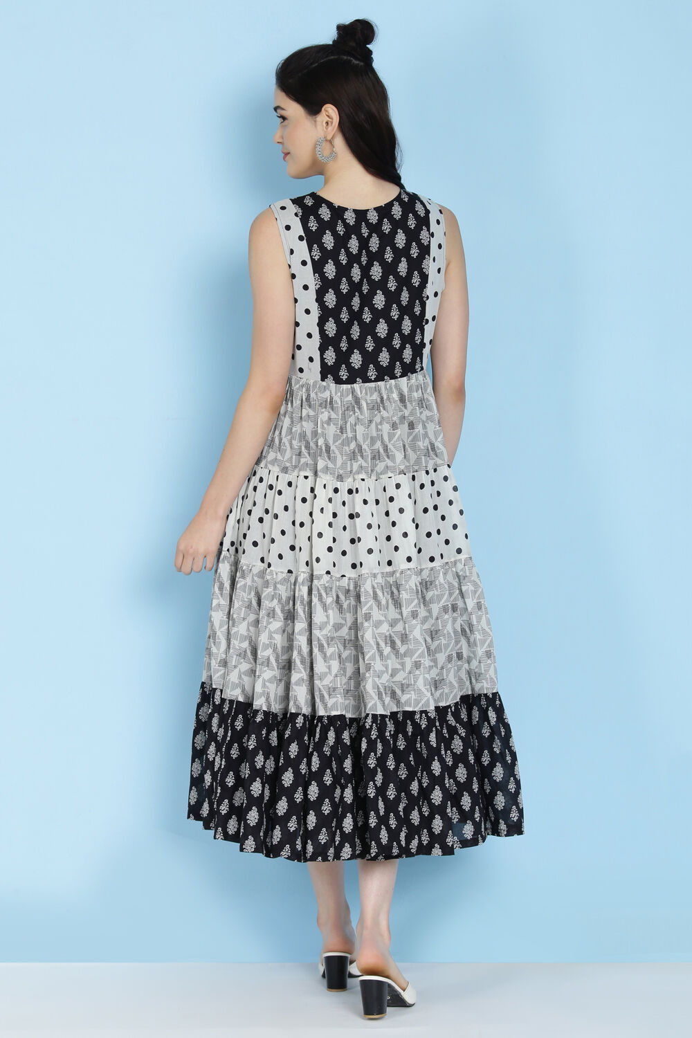 Black And White Cotton Fusion Wear Dress image number 5