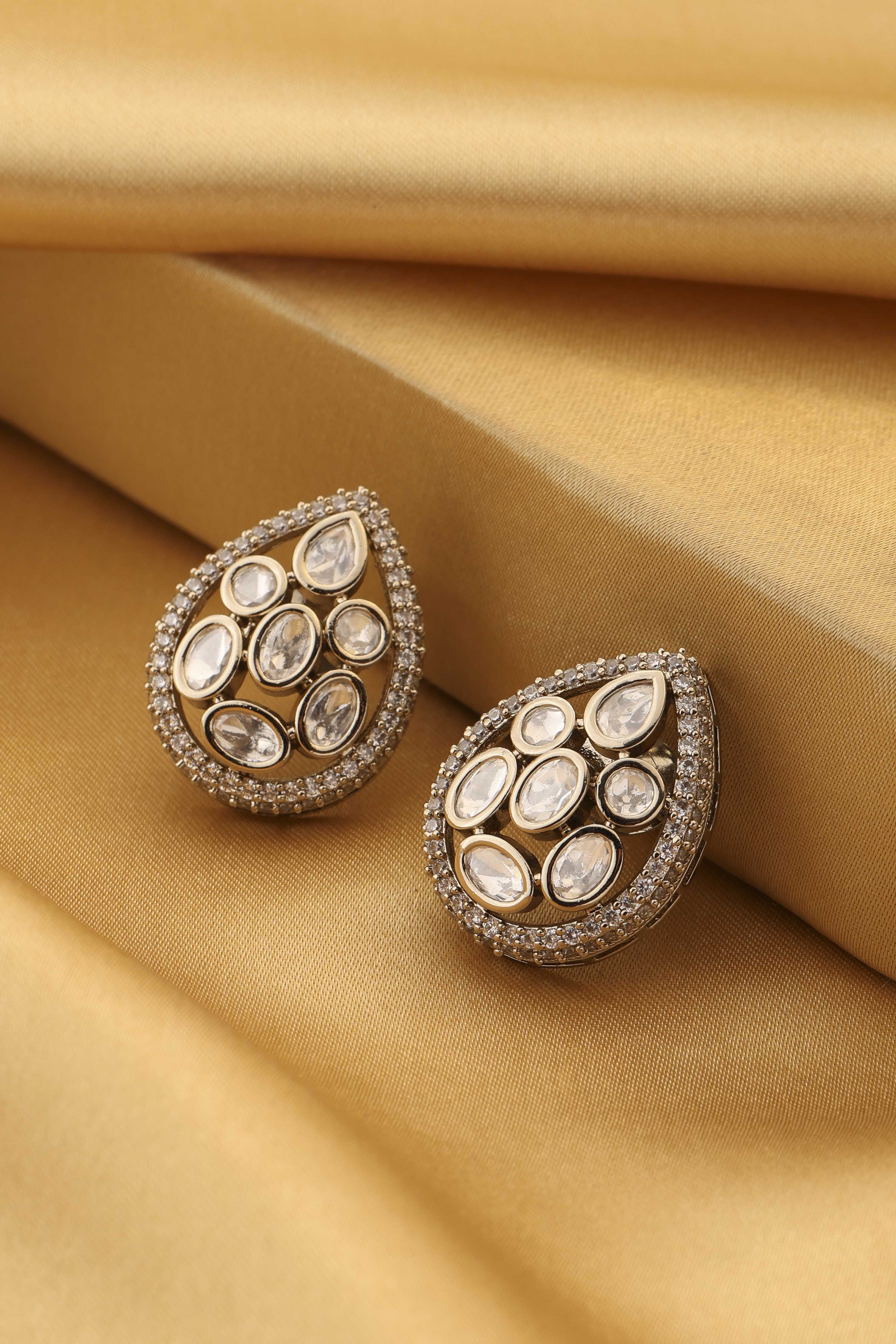 White Brass Gold-Plated Teardrop Stud Earrings image number 0