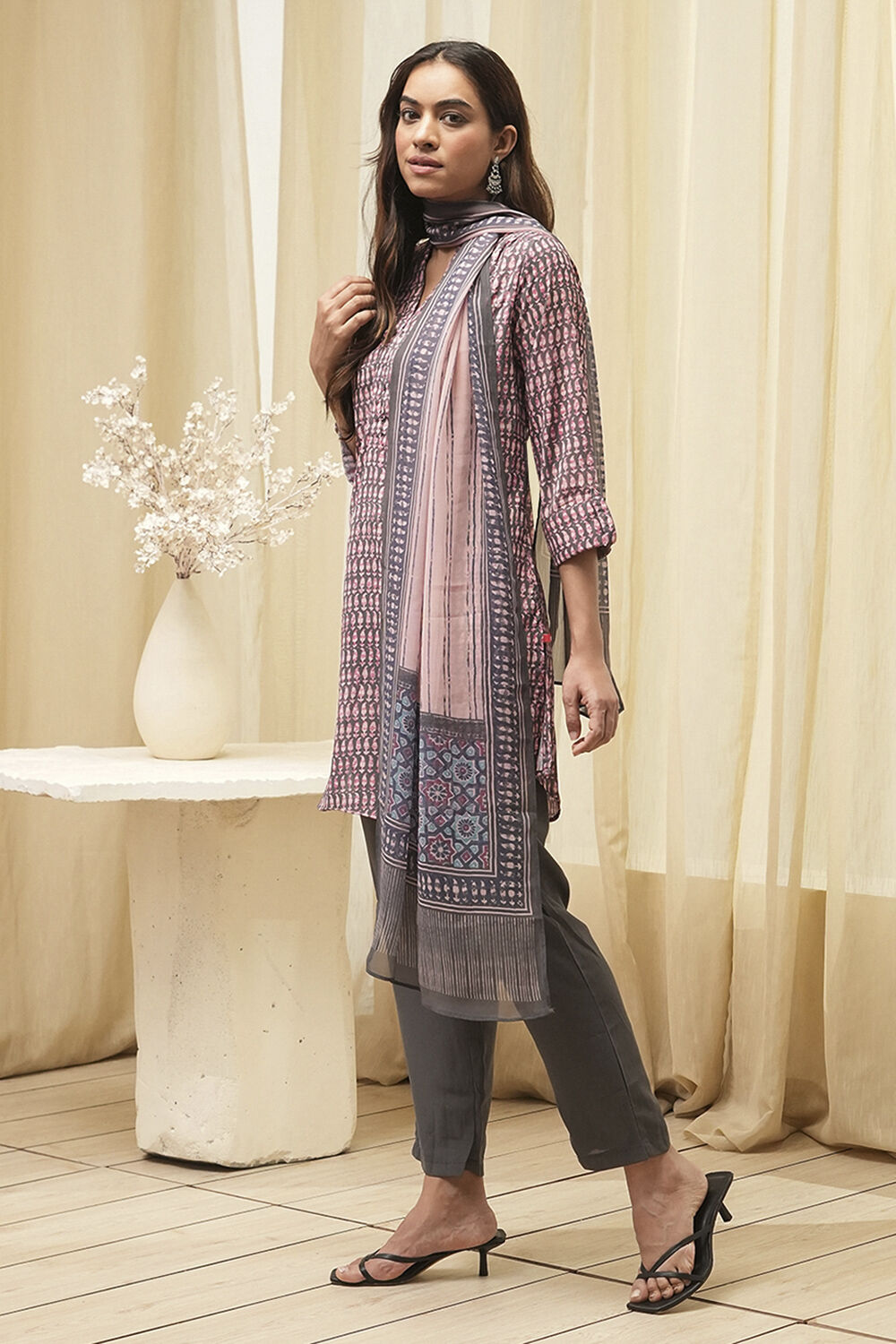 Grey & Pink Art Silk Straight Kurta Pant Suit Set image number 3