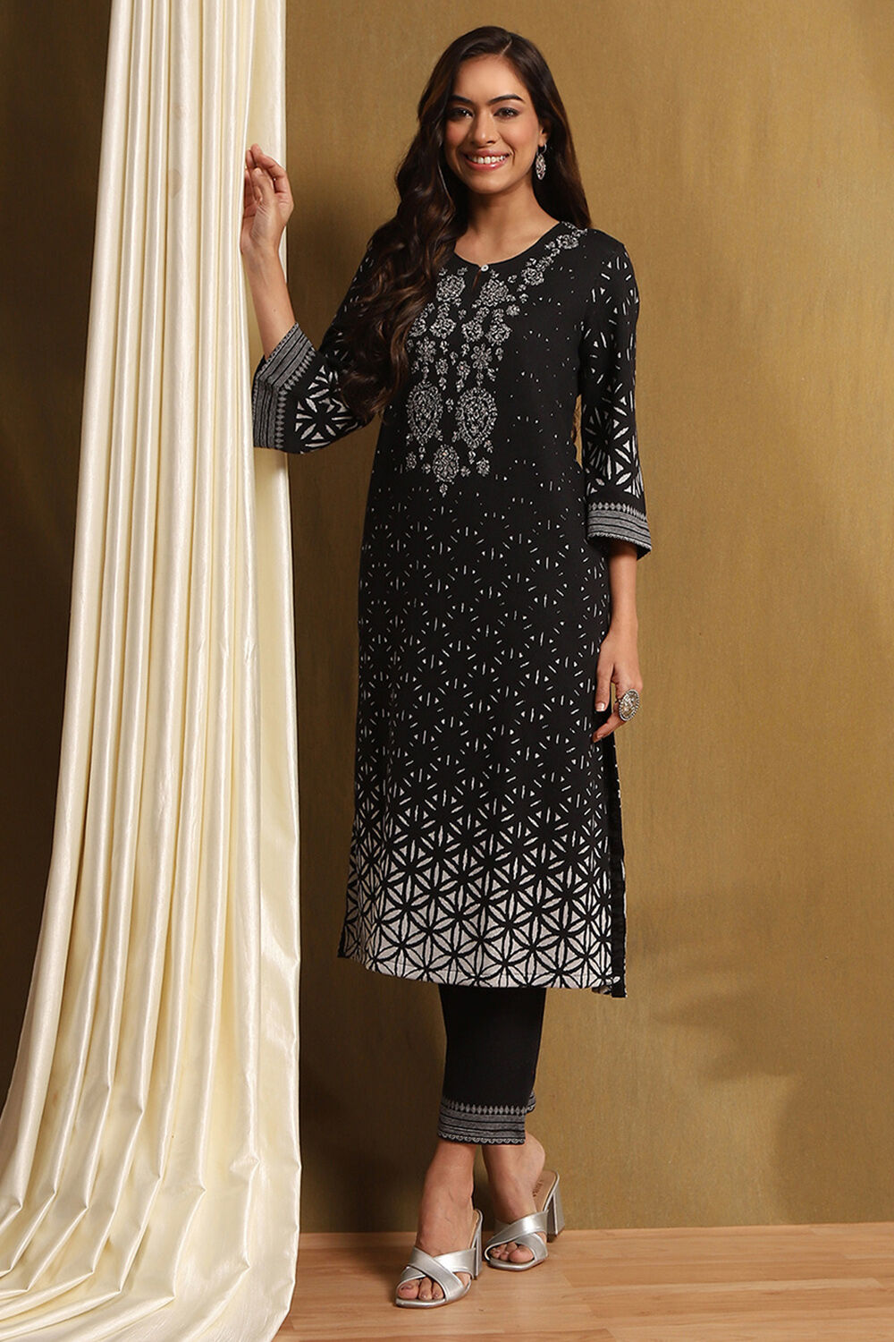 Black Jacquard Straight Set image number 0