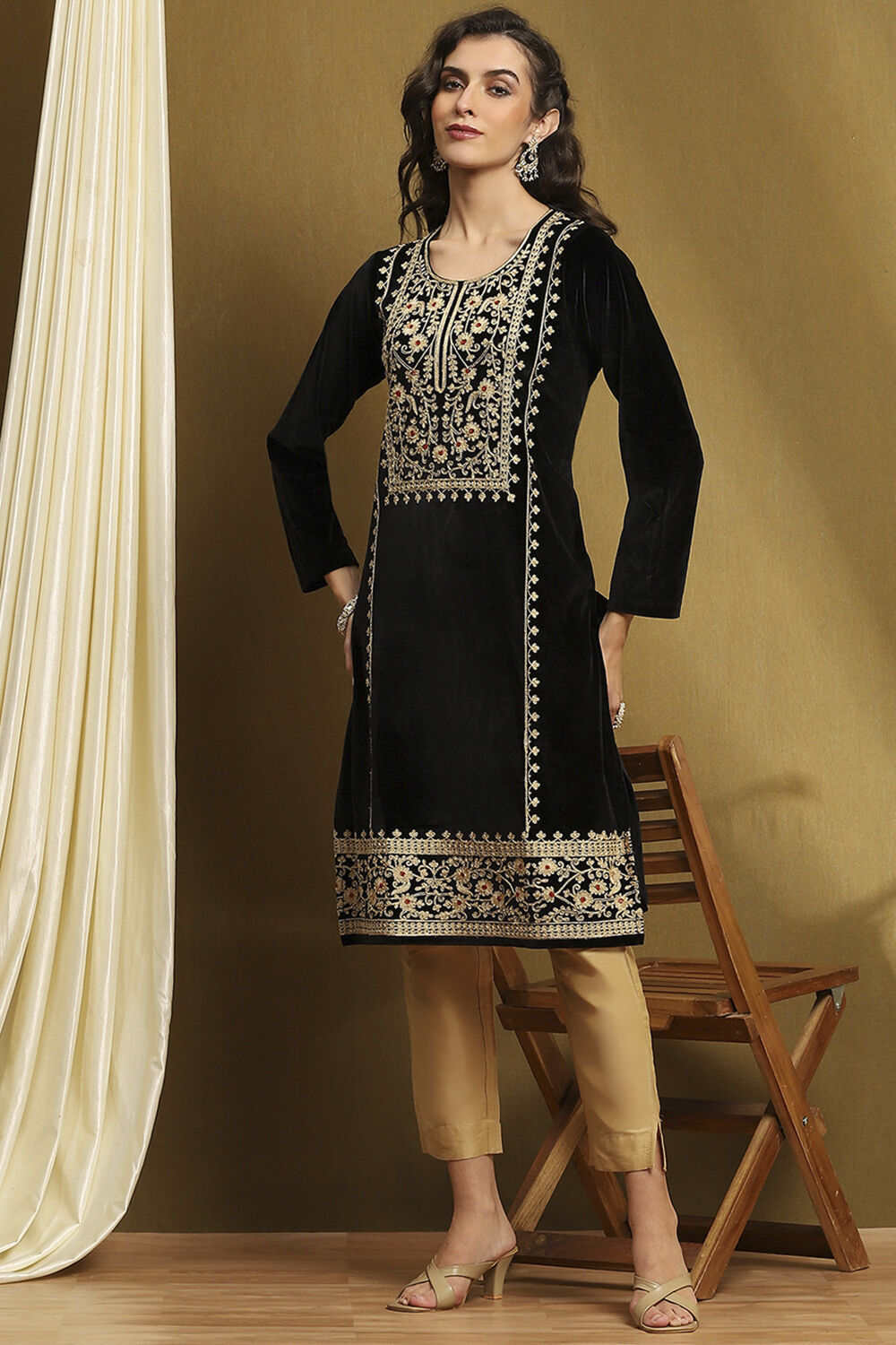 Black Velvet Embroidered Straight Kurta image number 0