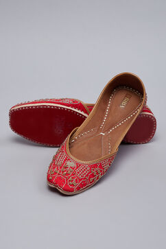 Red Embellished  Mojaris image number 4