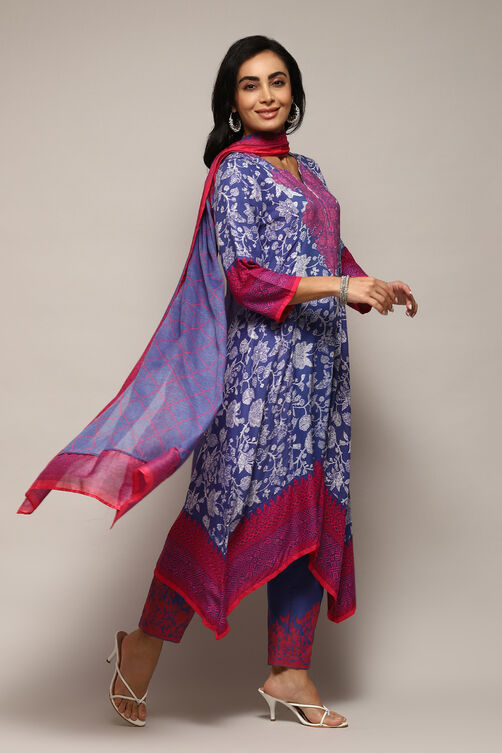 Off White Viscose Straight Printed Kurta Pant Suit Set image number 6