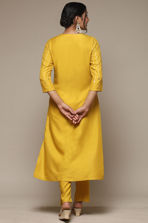 Fuschia Rayon Straight Kurta Pant Suit Set image number 4