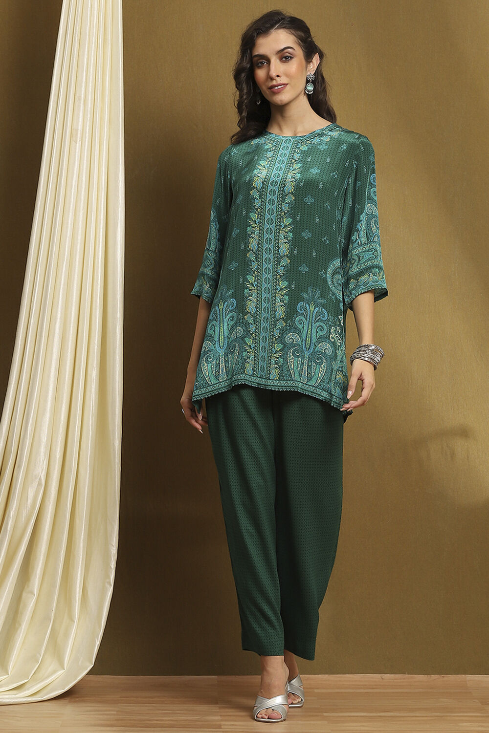 Green Crepe Printed Straight Kurta Set image number 6