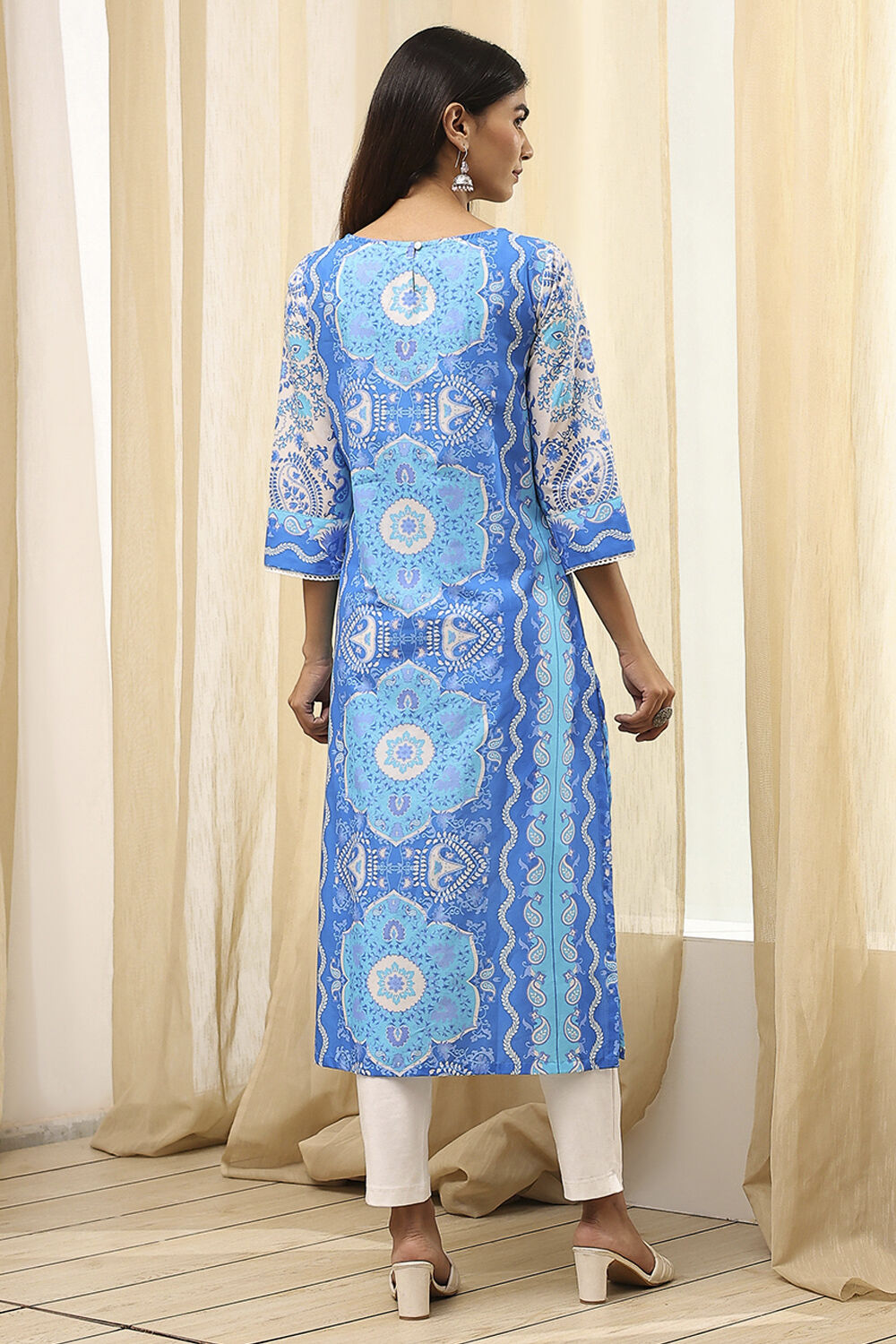 Blue and White Cotton Printed Straight Kurta image number 4