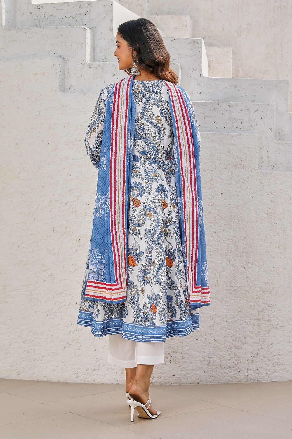 Off-white Cotton Printed Anarkali & Palazzo Suit Set image number 4