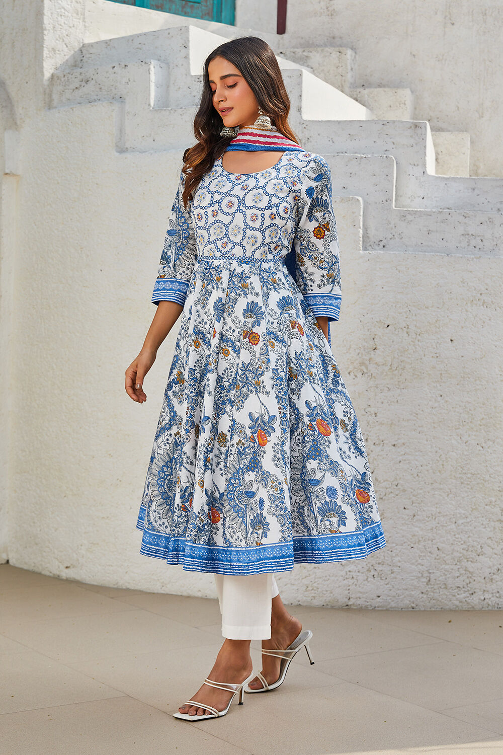 Off-white Cotton Printed Anarkali & Palazzo Suit Set image number 3