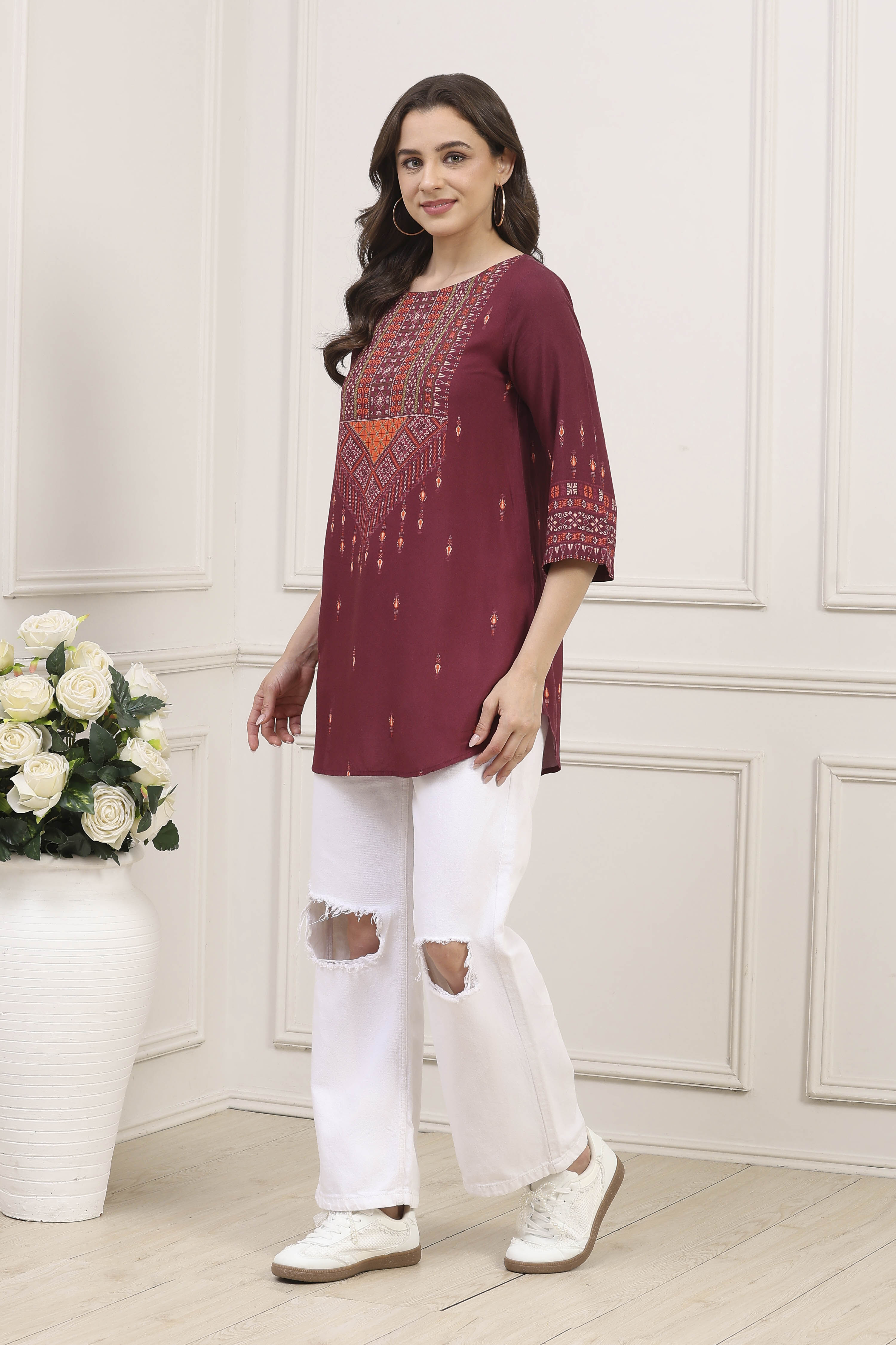 Black Rayon Printed Straight Kurti image number 2