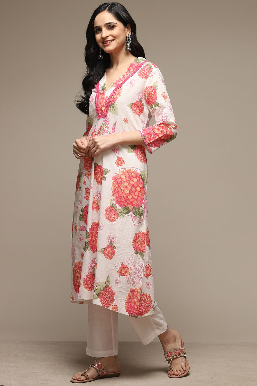 White & Pink Cotton Gathered Kurta Pants Suit Set image number 4