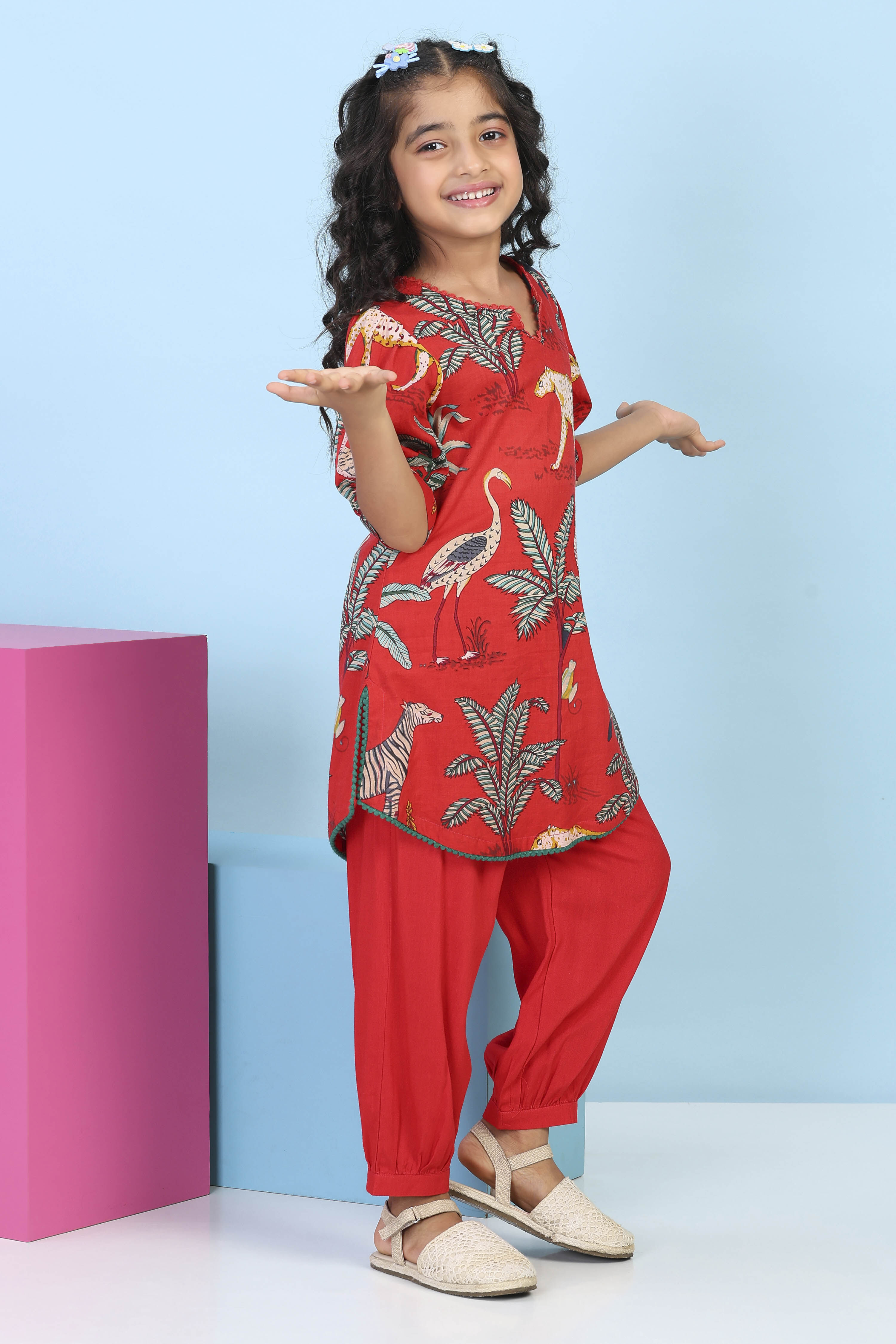 Red Cotton Printed Straight Suit Set image number 4