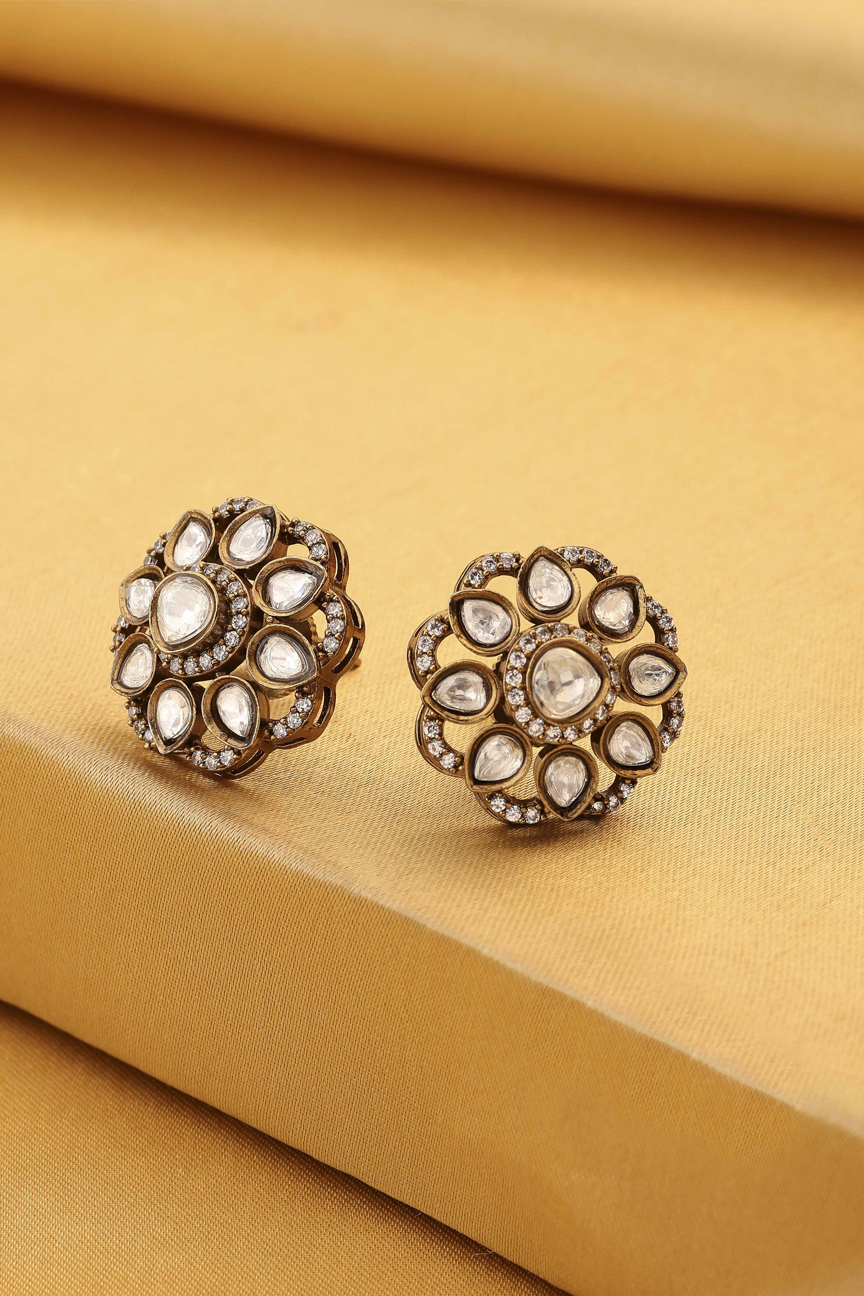 White Gold-Plated Brass Kundan Stud Earrings image number 0