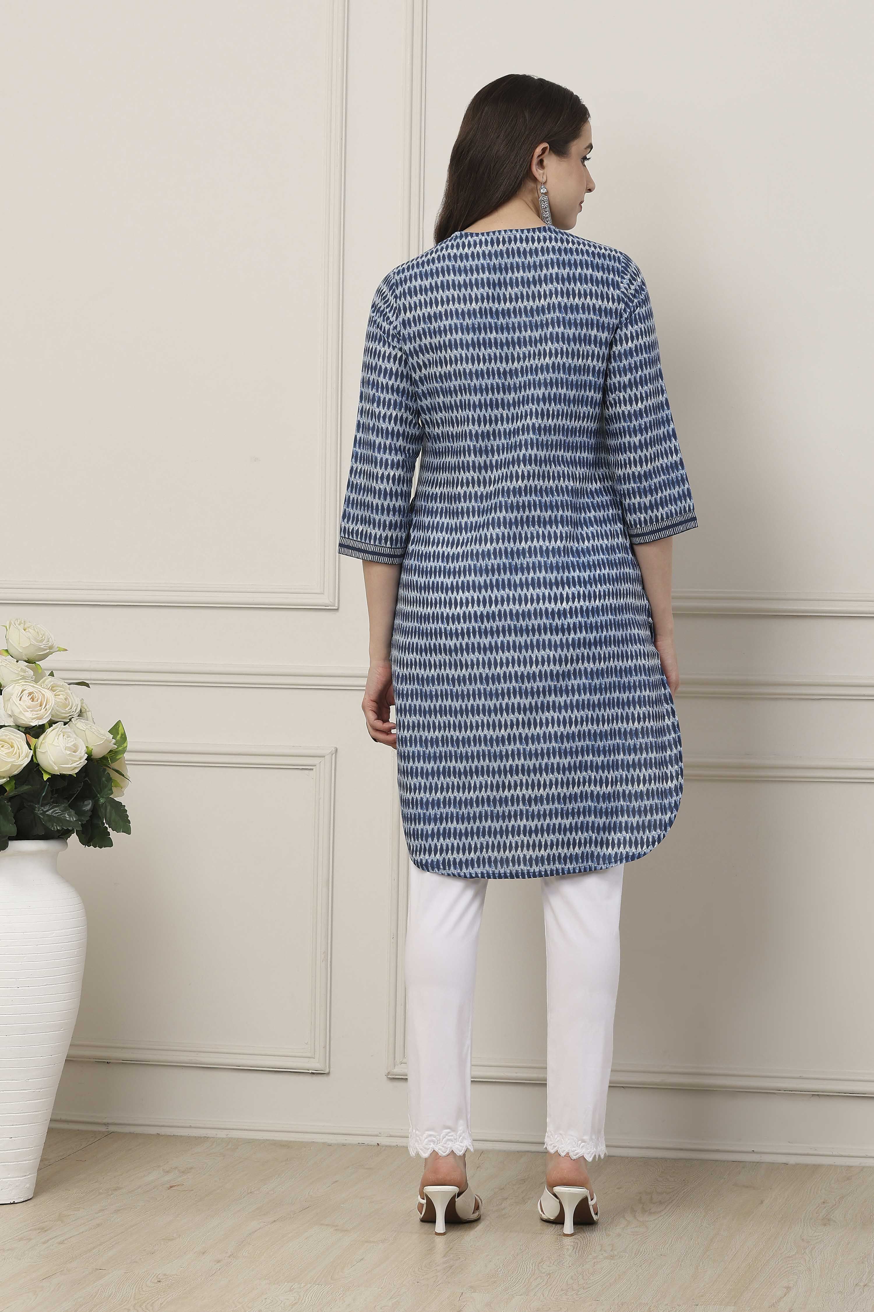 Indigo Blue Geometric Printed Straight Kurta image number 3