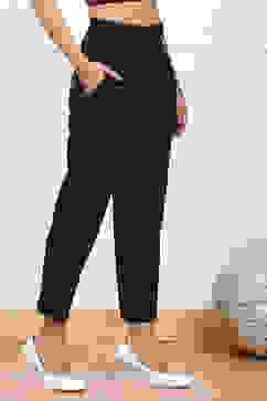 Black Solid Tapered Fit Pants image number 3