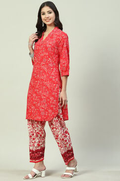 Red Cotton Straight Kurta Relaxed Salwar Suit Set image number 3