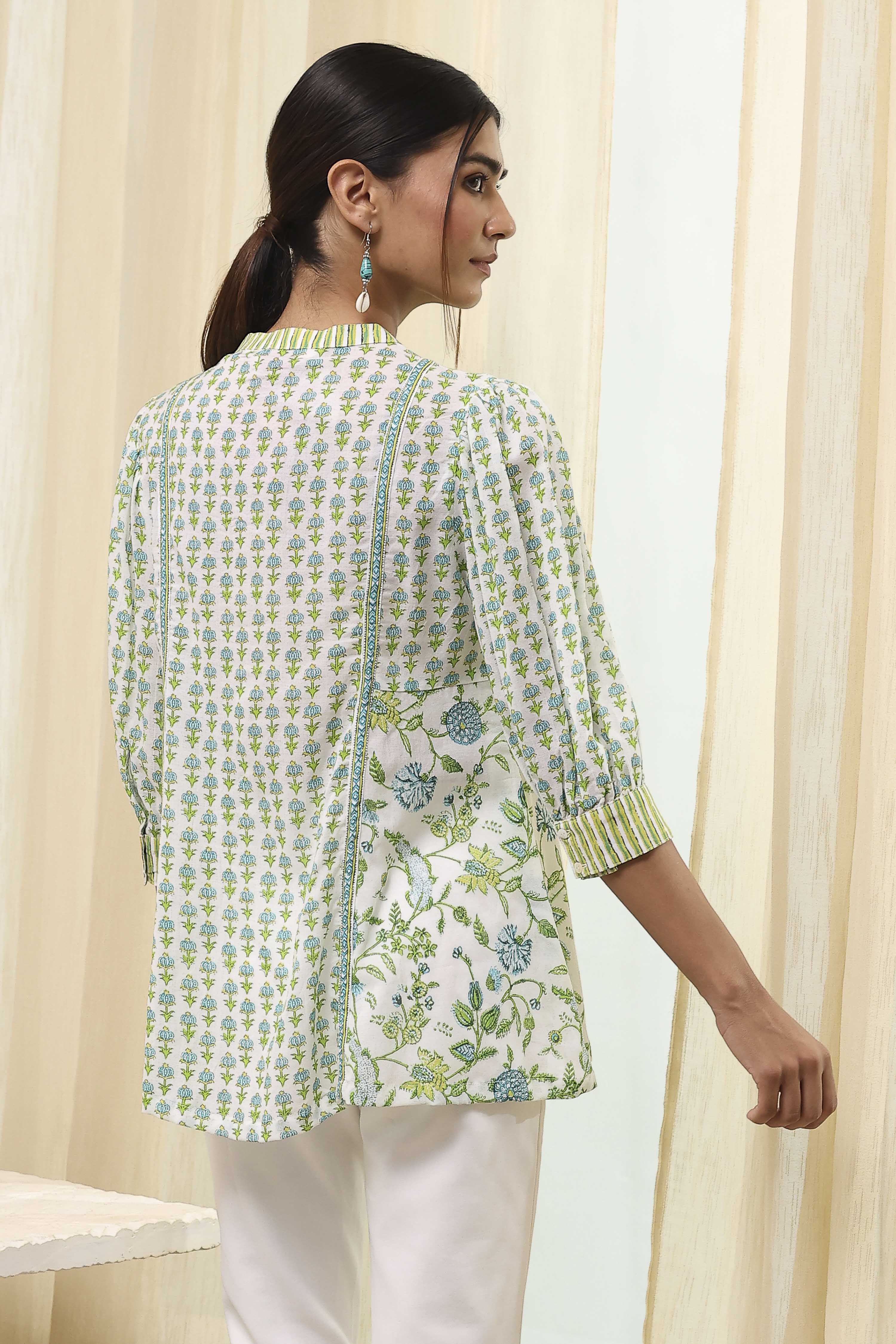 Green and White Pleated Short Kurta image number 3