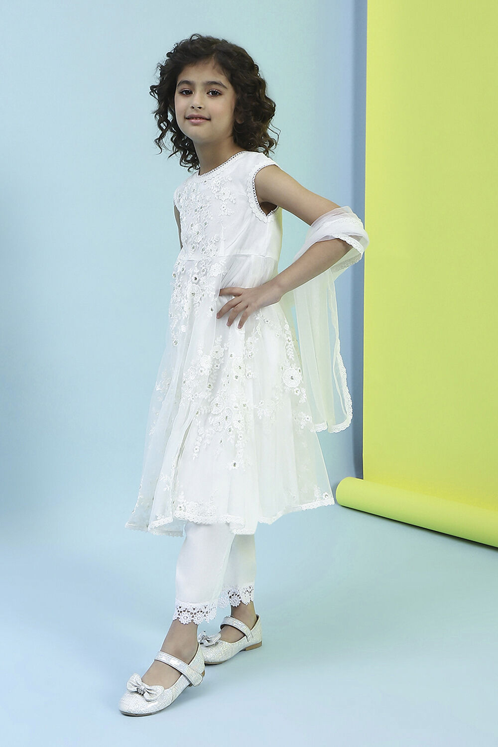 Off-White Net Embroidered Flared Suit Set image number 3