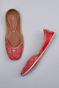 Red Embellished  Mojaris image number 2