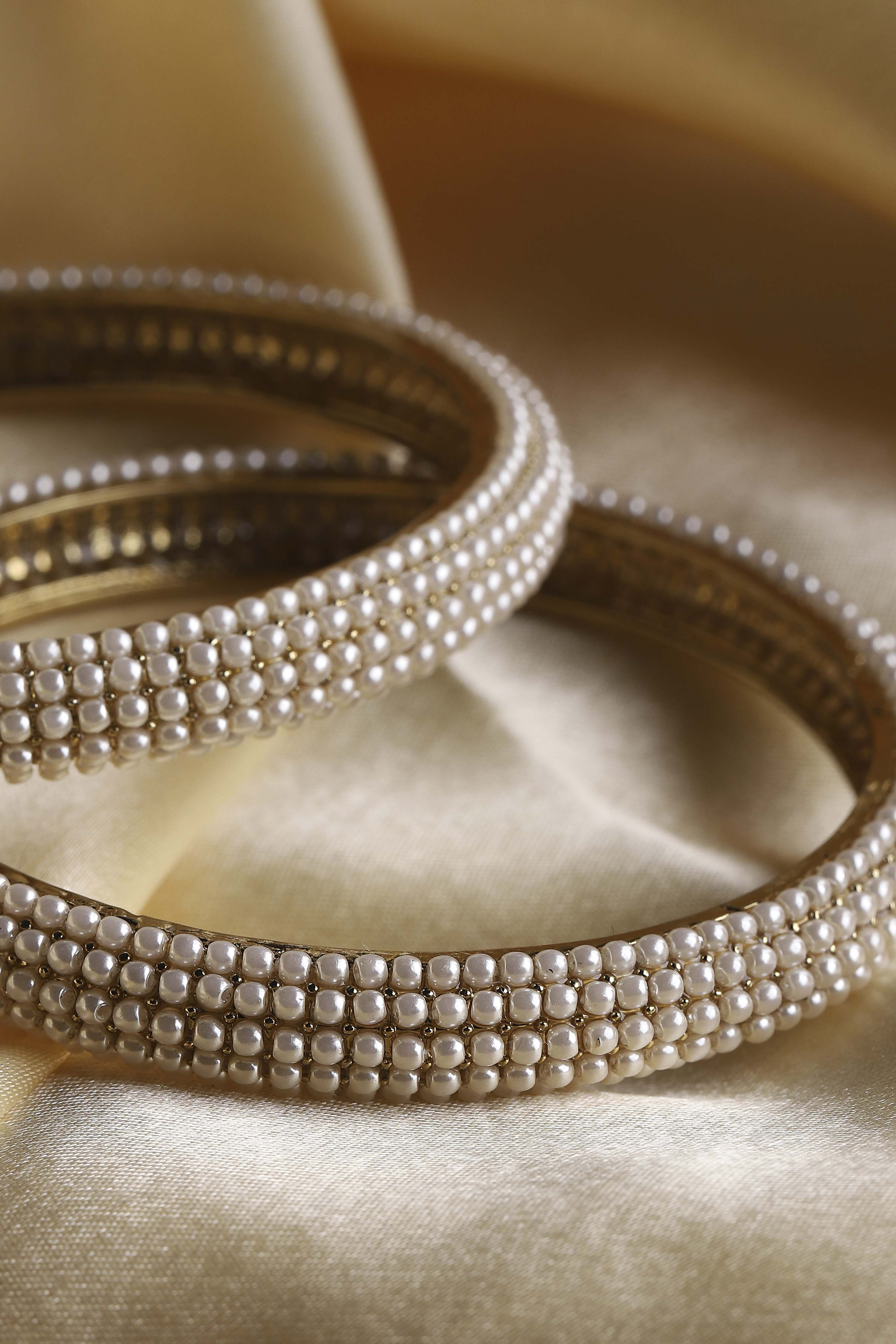 Pearl Alloy Bangle image number 2