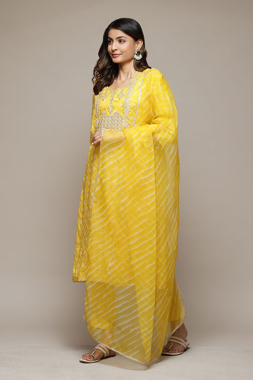 Yellow Viscose Straight Kurta Pants Suit Set image number 5