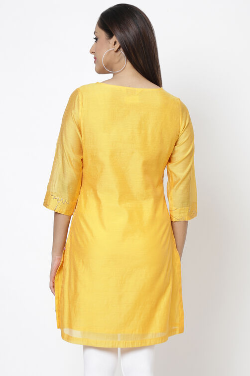 Yellow Poly Cotton Short Yarndyed Kurti image number 6