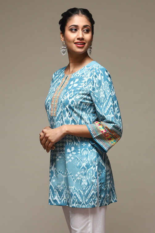 Teal Cotton Blend Printed Kurti image number 2