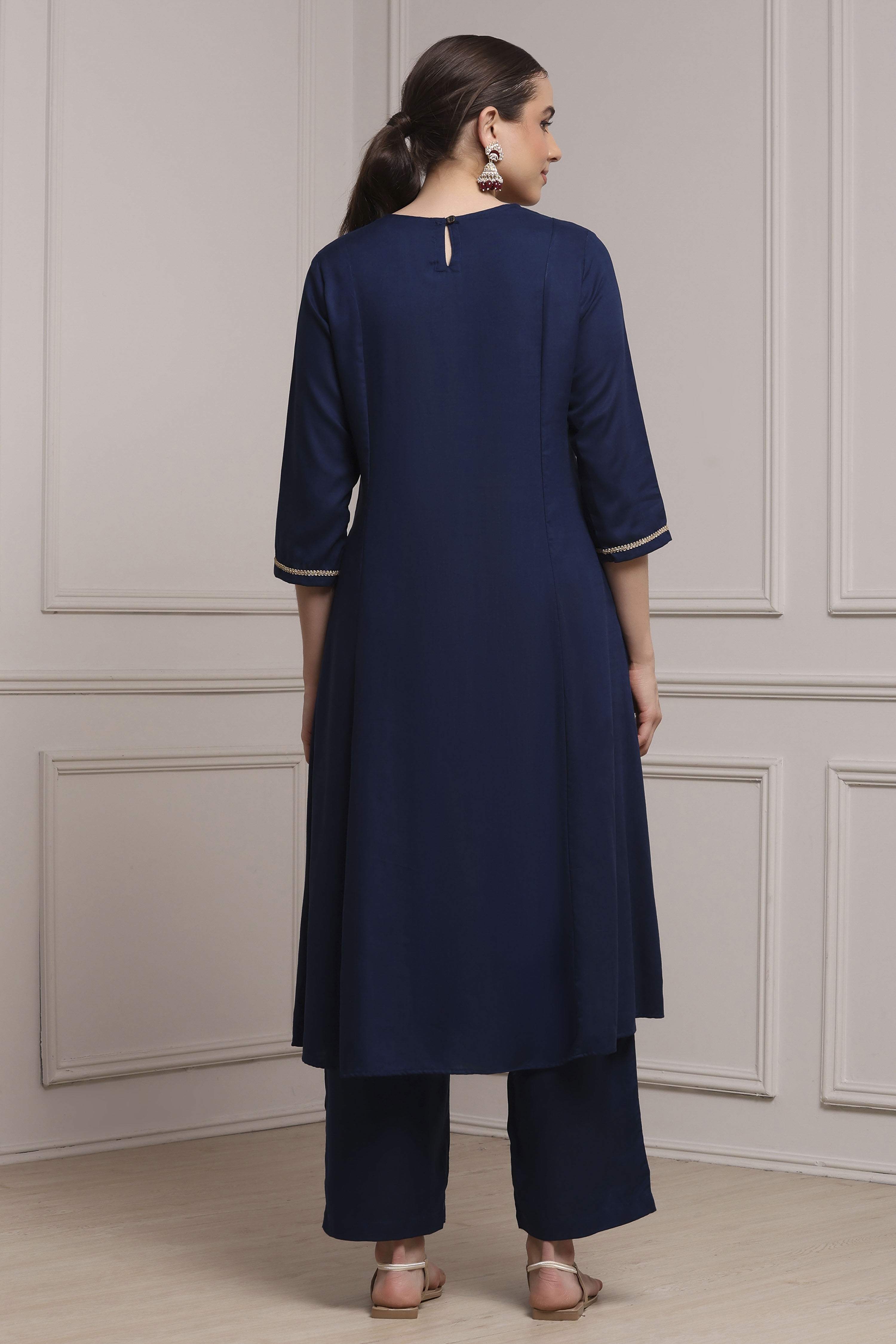 Blue Viscose Rayon Dyed Straight Suit Set image number 4