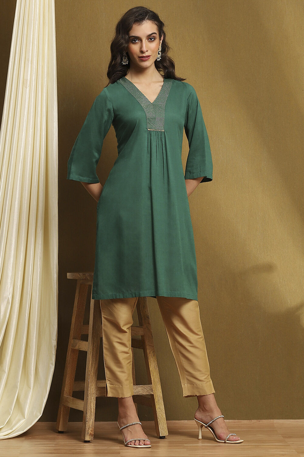 Bottle Green Solid Gathered Straight Kurta image number 0