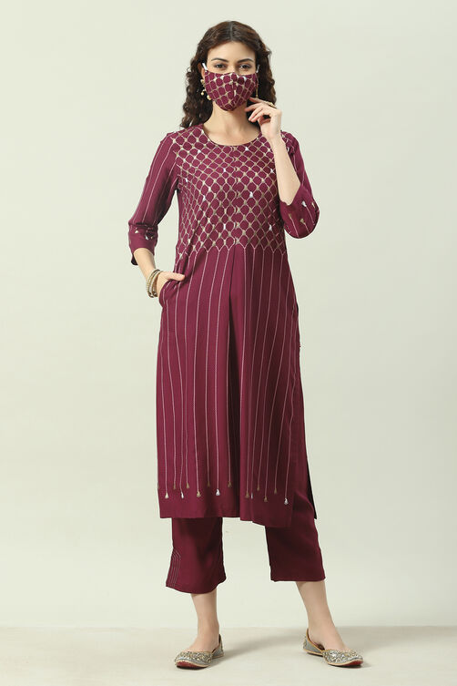 Plum Printed Rayon Straight Kurta Regular Pant Suit Set image number 3