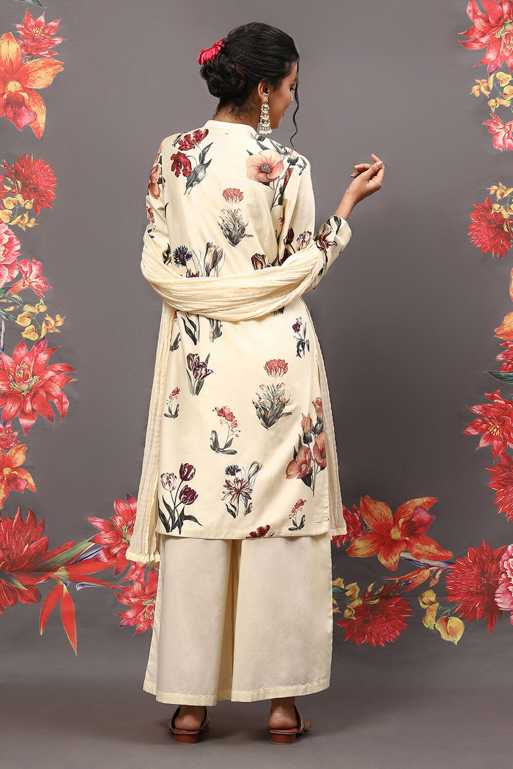 Off White Cotton Blend Straight Kurta Suit Set image number 4