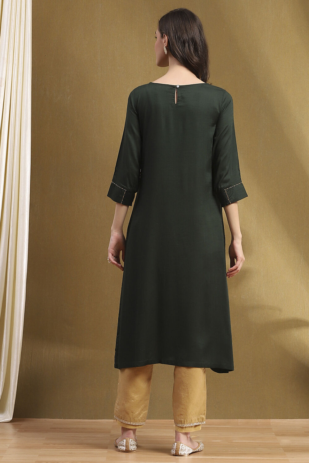 Green Solid Straight Kurta image number 3