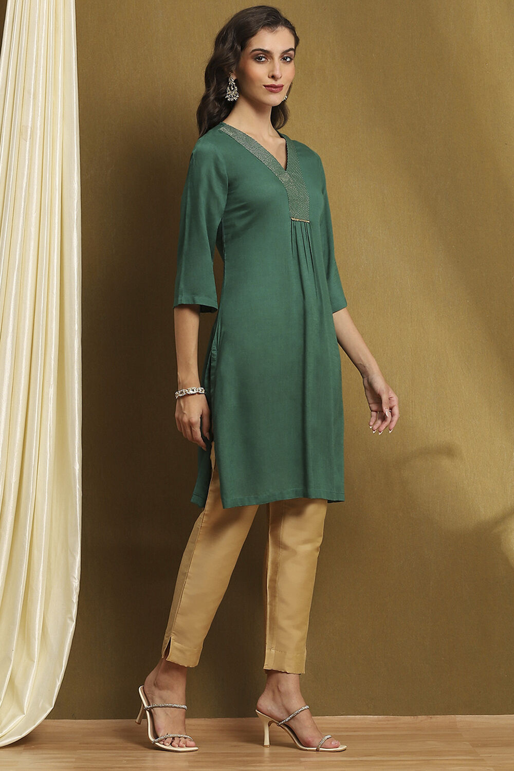 Bottle Green Solid Gathered Straight Kurta image number 4