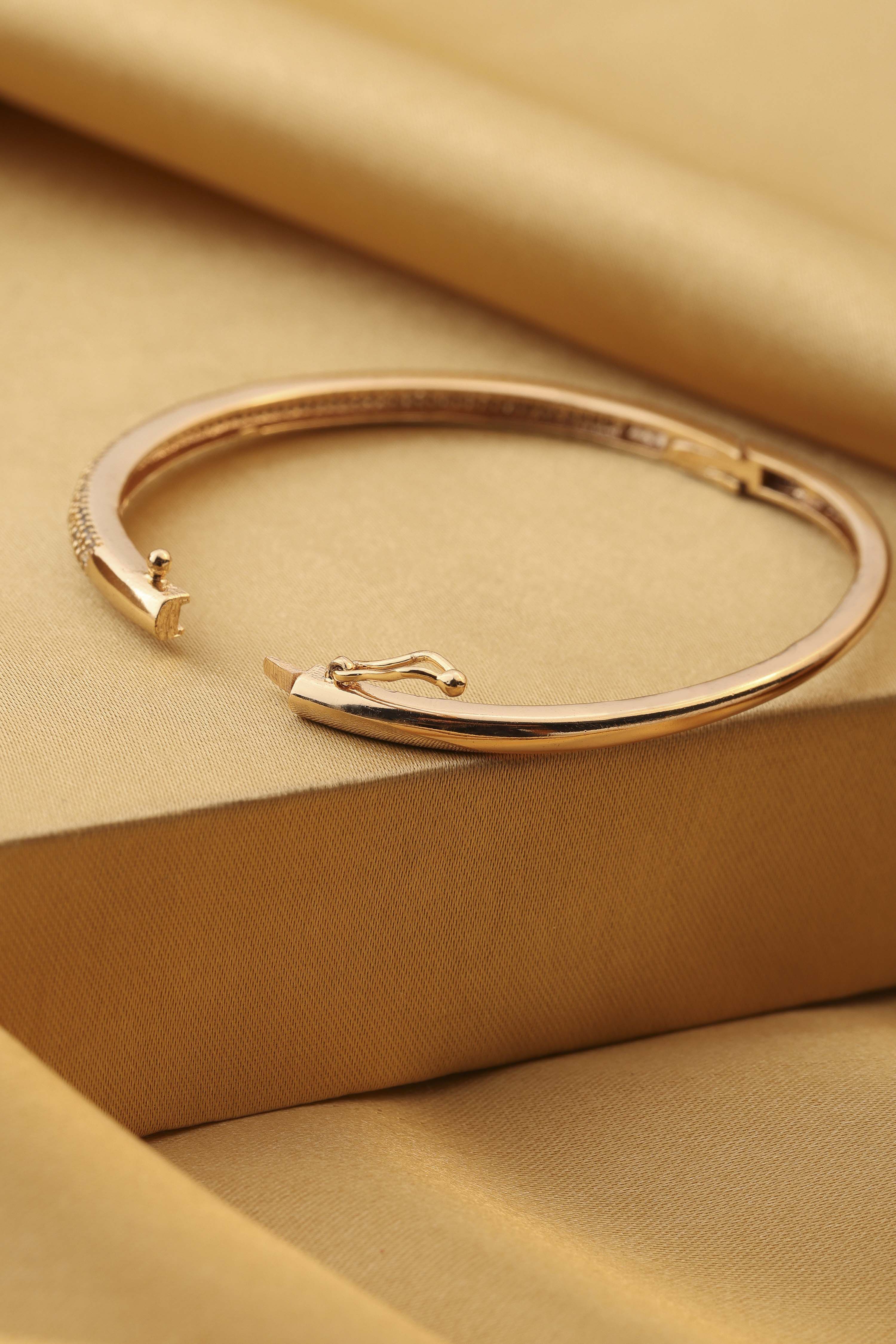 White Plastic Bracelet image number 2