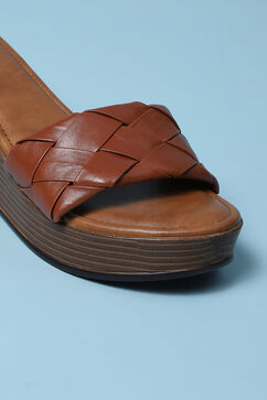 Tan Pu Wedges image number 1