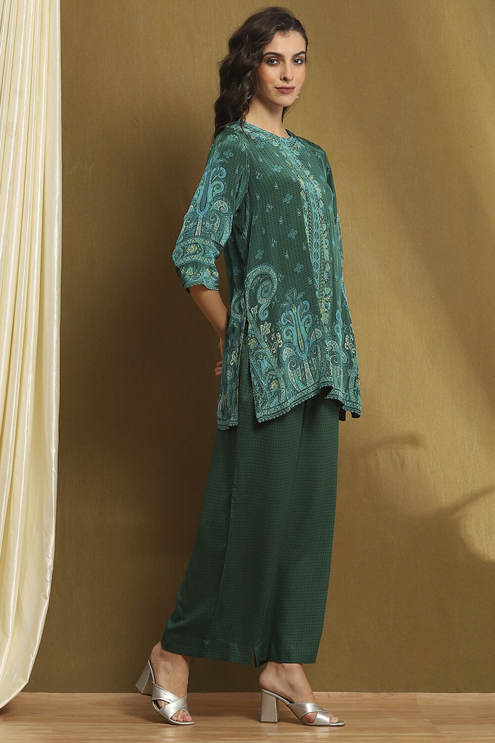 Green Crepe Printed Straight Kurta Set image number 5
