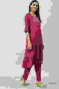 Fuschia Solid LIVA Straight Kurta Slim Pant Suit Set image number 5