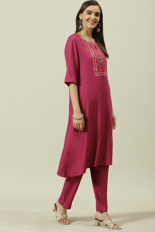 Navy Solid LIVA Straight Kurta Slim Pant Suit Set image number 5