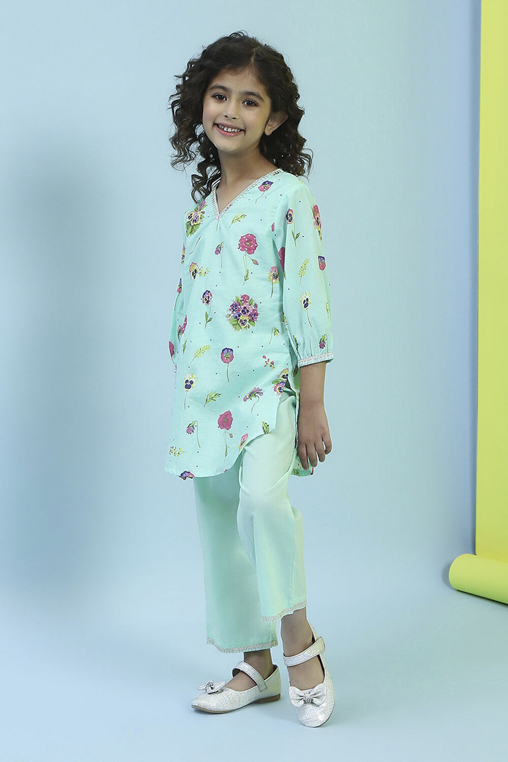 Turquoise Cotton Floral Straight Kurta Pants Set image number 3