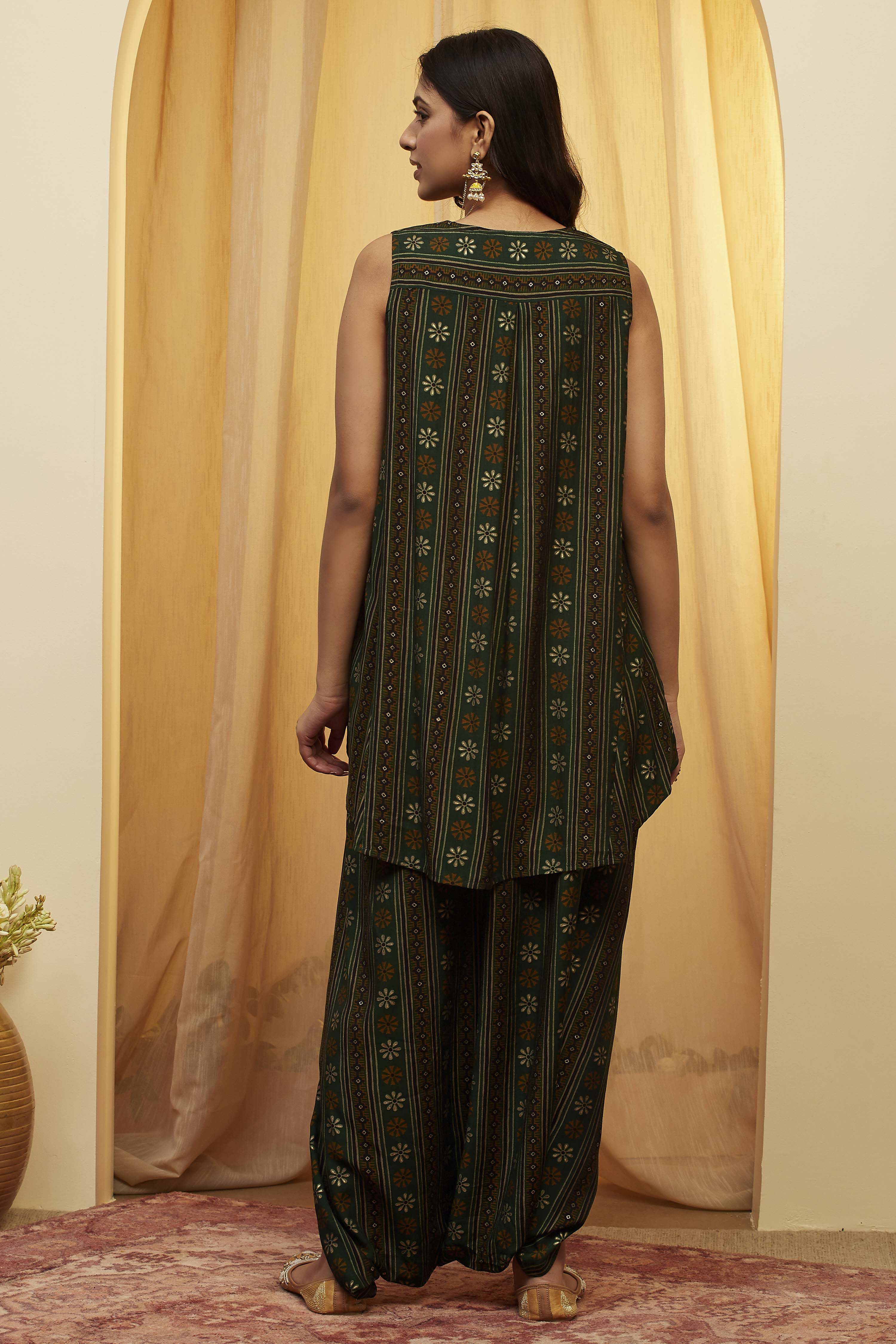 Green Viscose Blend Straight Kurta Pants Set image number 5
