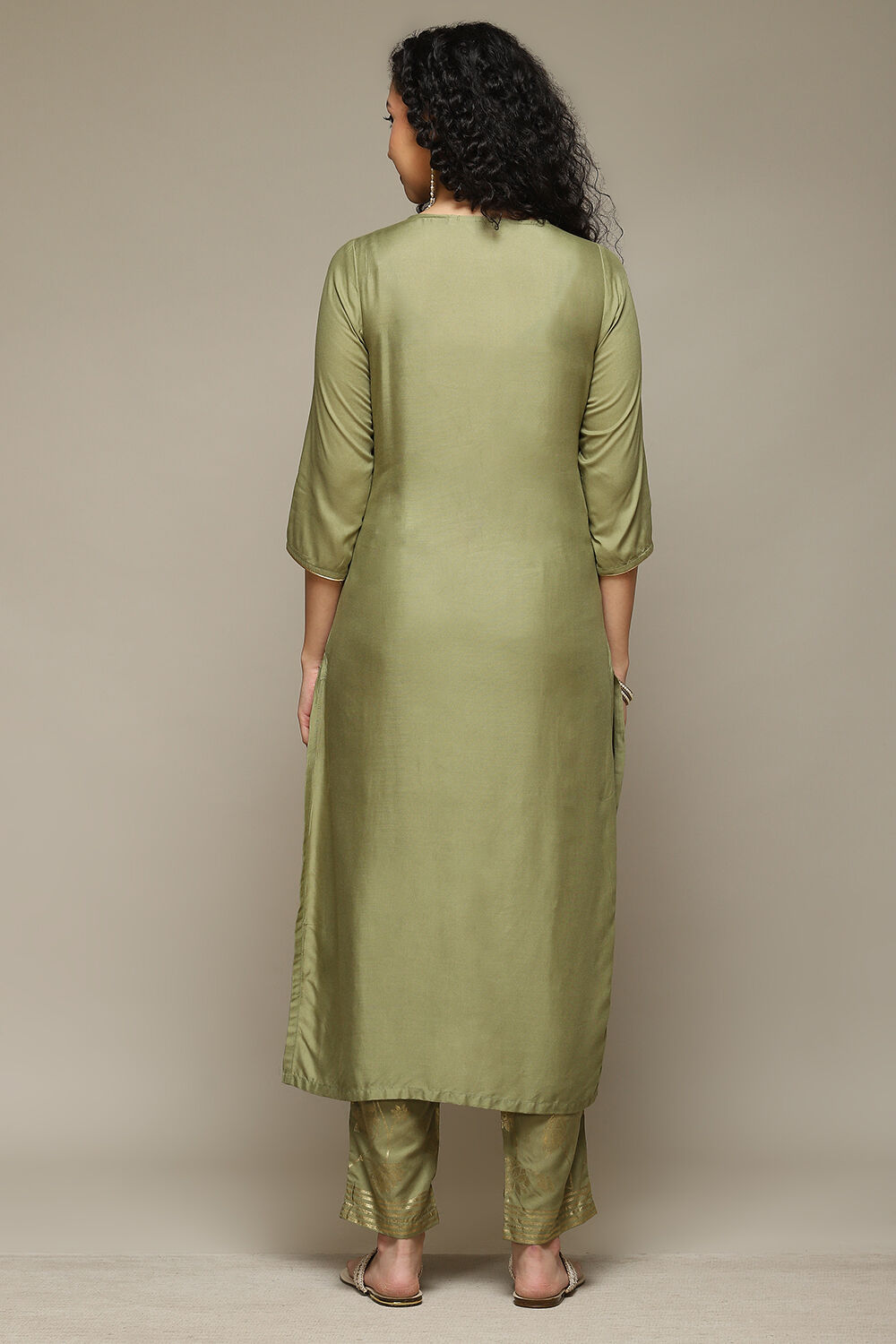 Sap Green Embroidered Straight Kurta Set image number 4