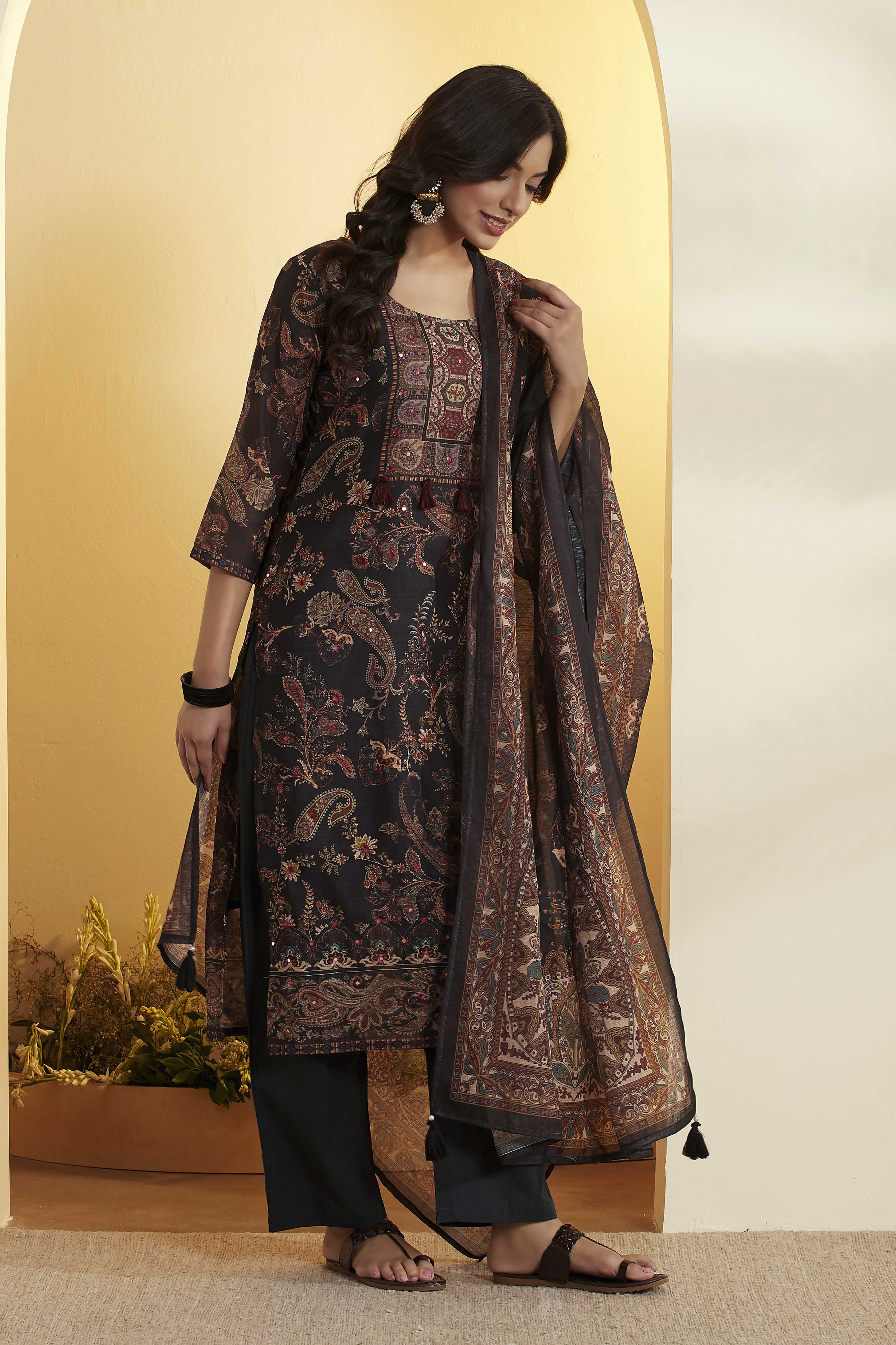 Black Paisley Printed Poly Linen Kurta Set image number 4