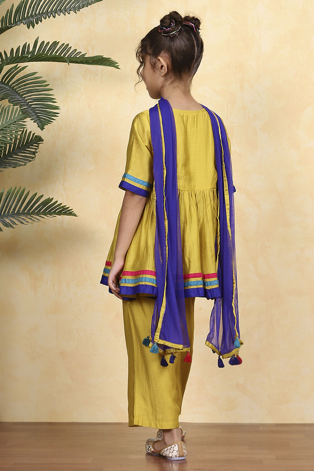 Green Polyester Blend Solid Gathered Suit Set image number 4