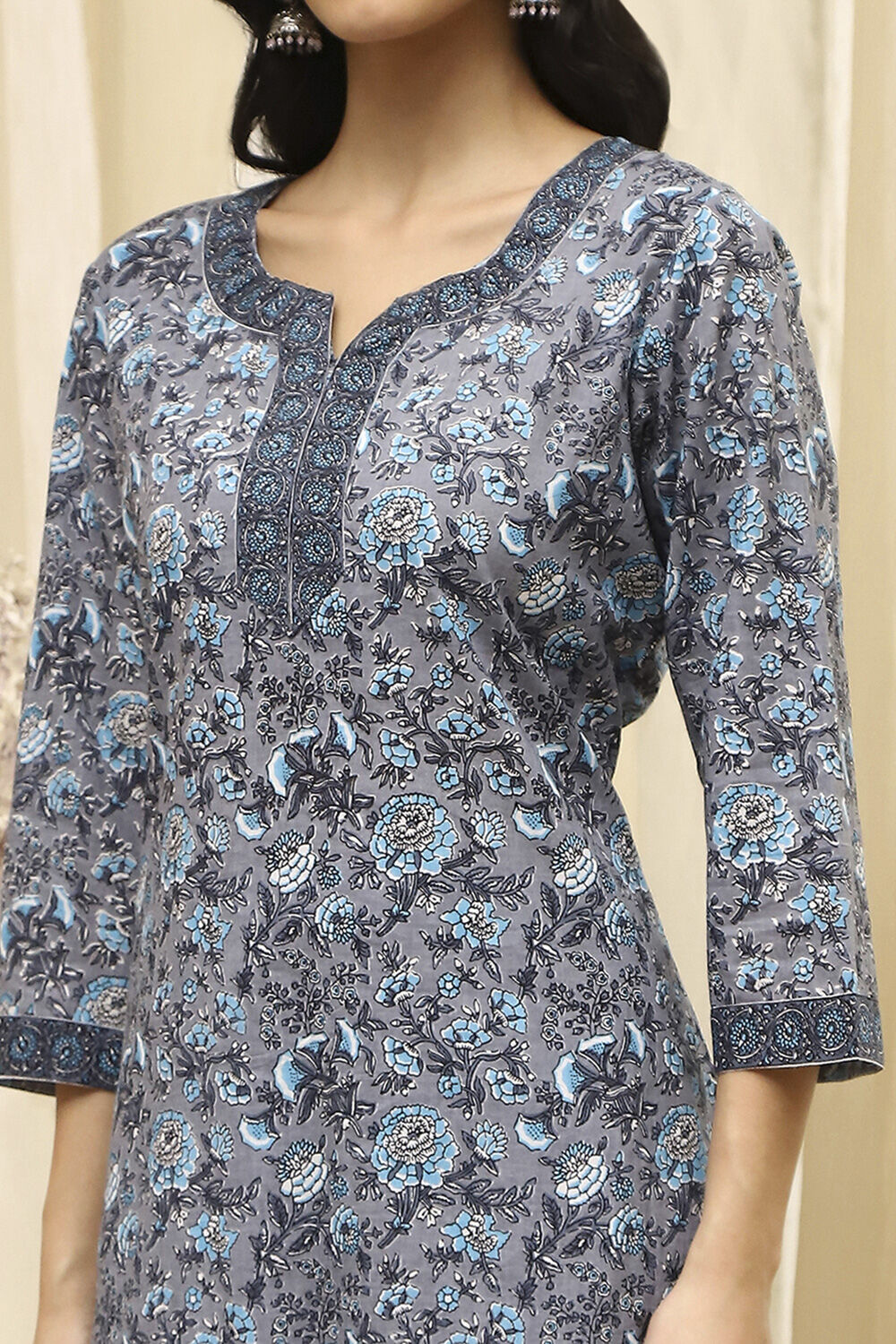 Green Cotton Screen Print Unstitched Suit Set image number 2