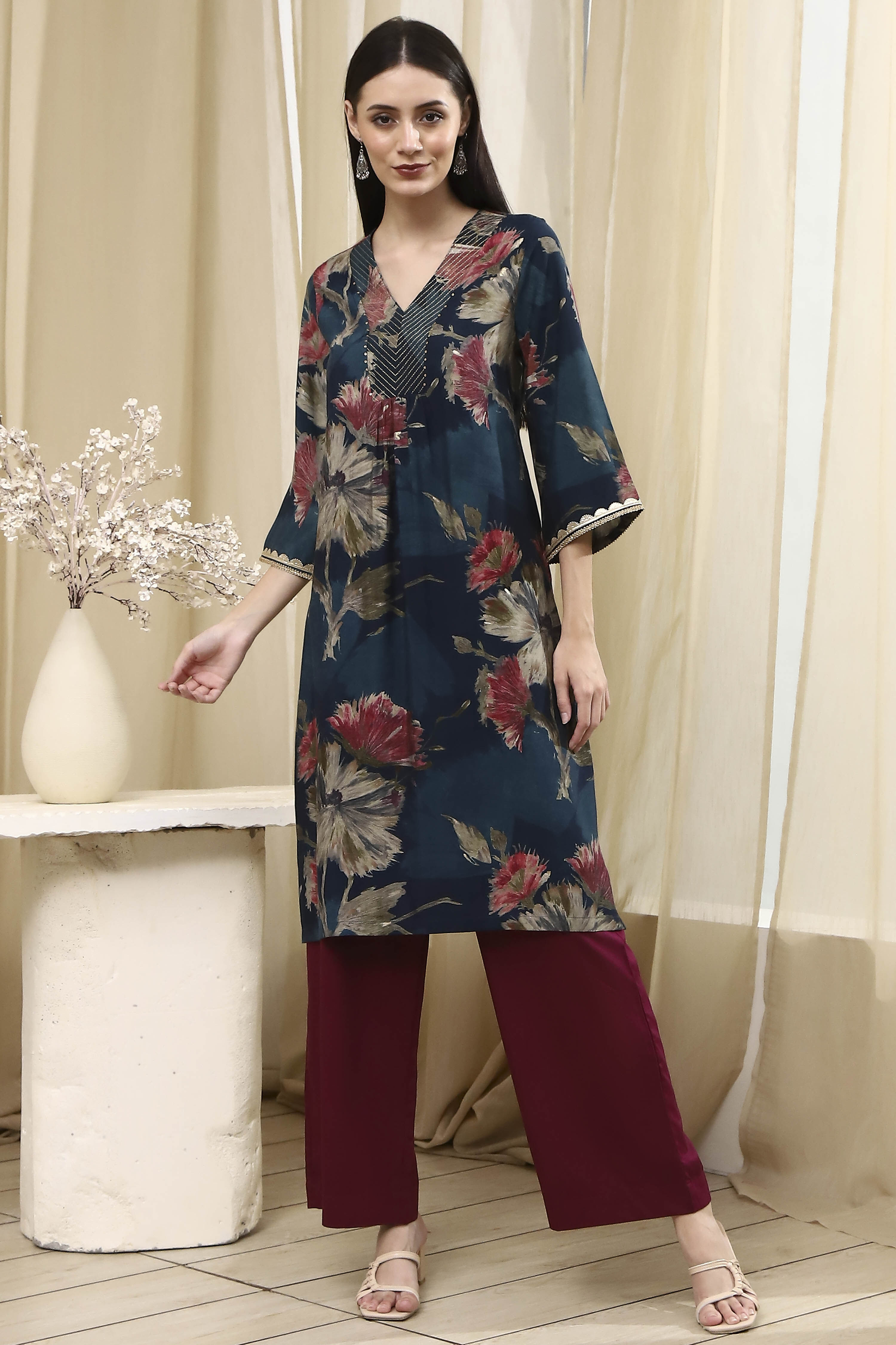 Coral Red Floral Printed Straight Kurta image number 5