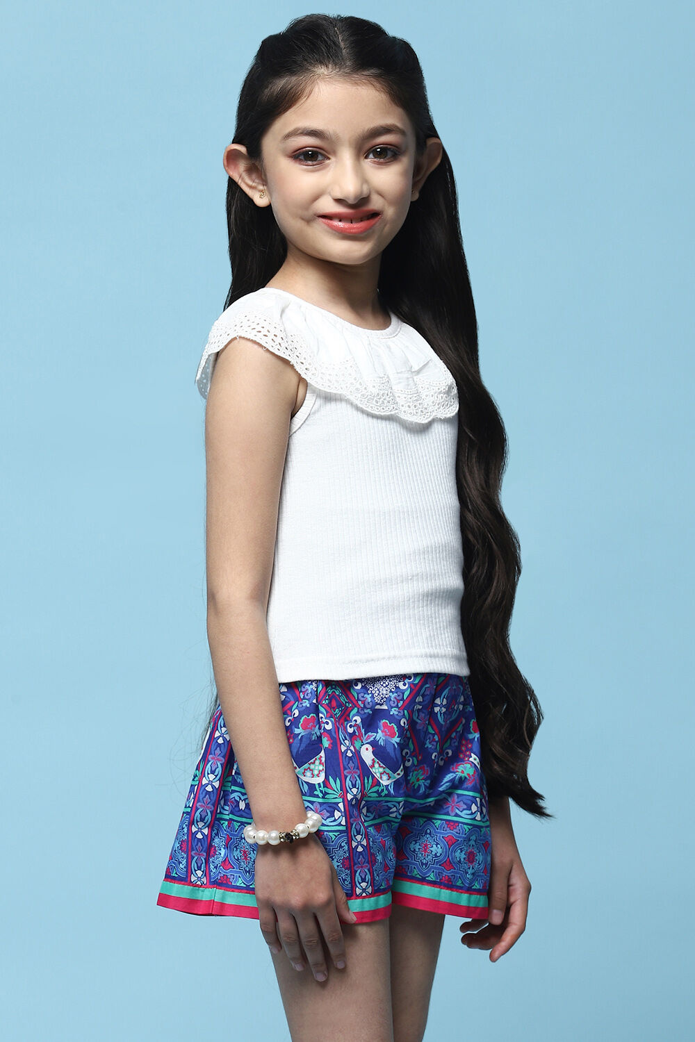 Pink Sleeveless Top With Schiffli Lace Detail image number 4