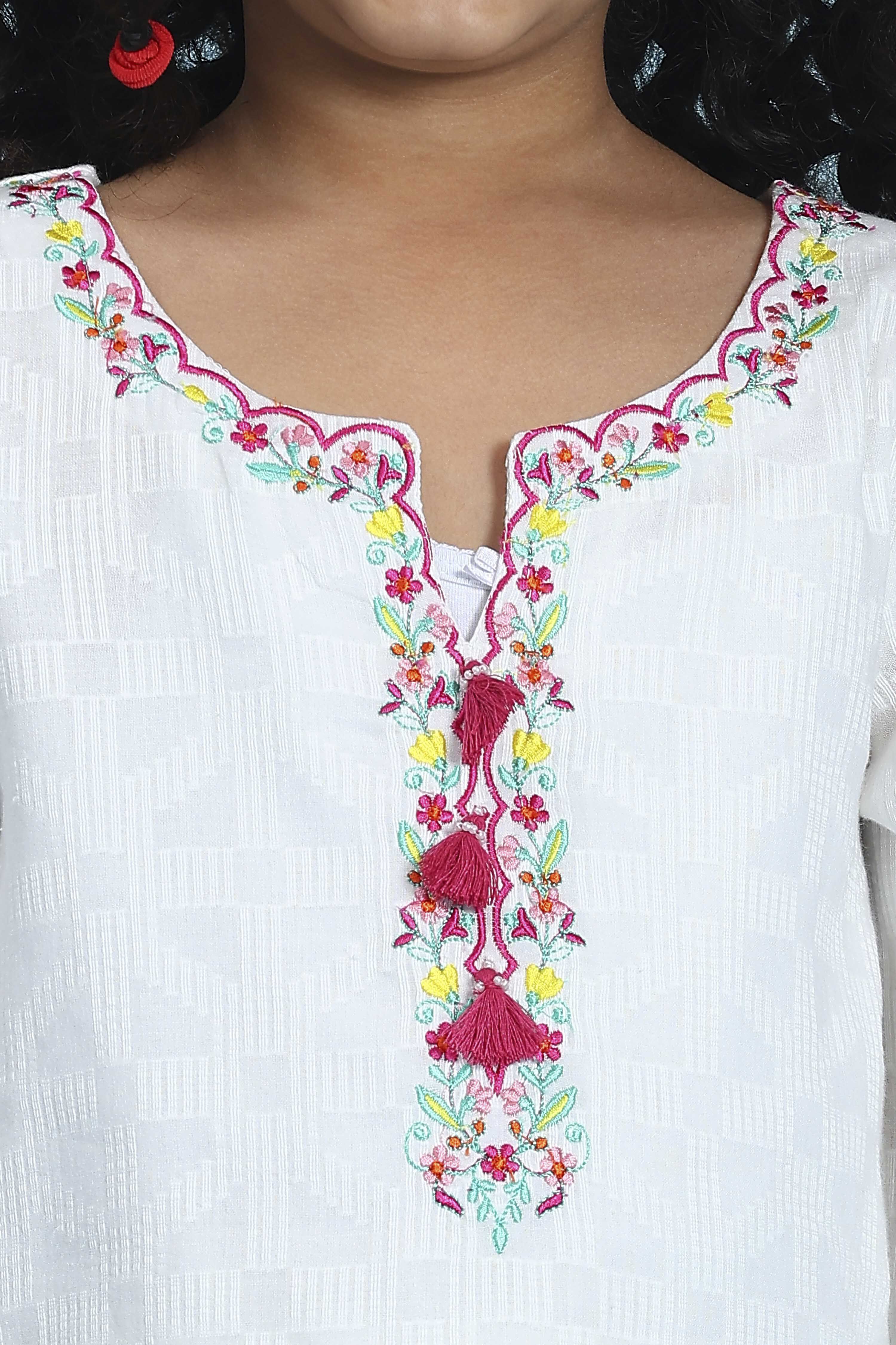 White Cotton Solid Straight Suit Set image number 1