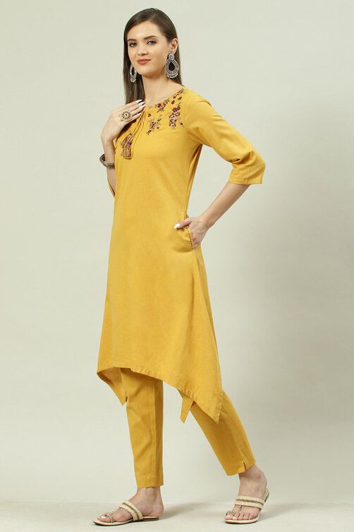 Yellow Solid Asymmetric Kurta Slim Pant Suit Set image number 3