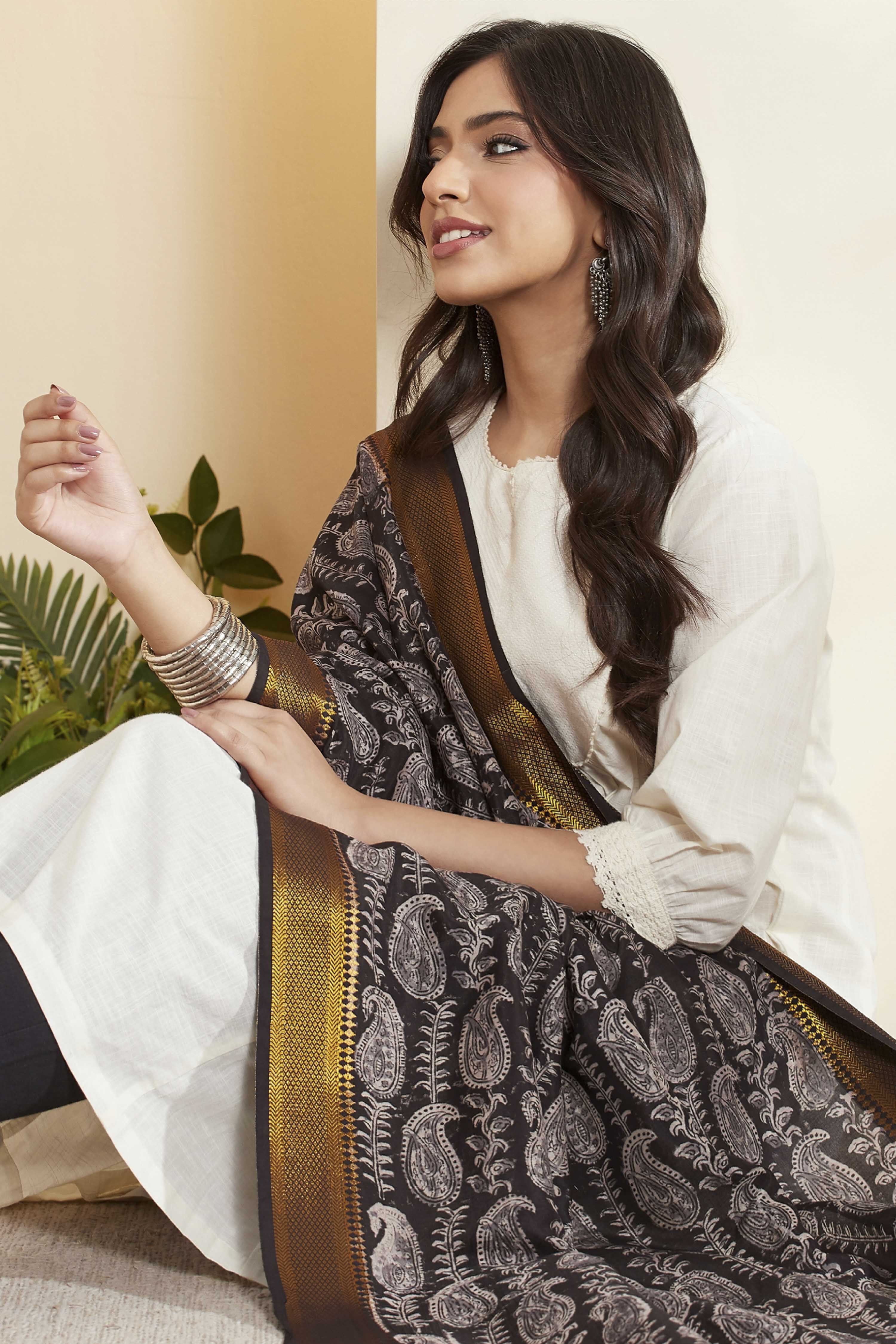 Black Chennur Silk Paisley Printed Dupatta image number 1
