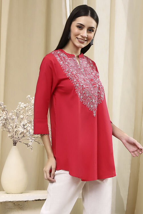 Raspberry Embroidered Straight Short Kurta image number 4